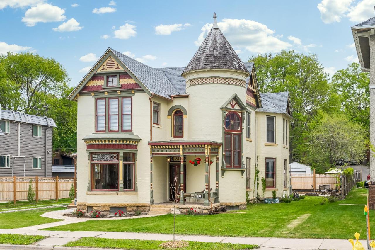 Moulin Rouge House Bed And Breakfast 曼凯托 外观 照片